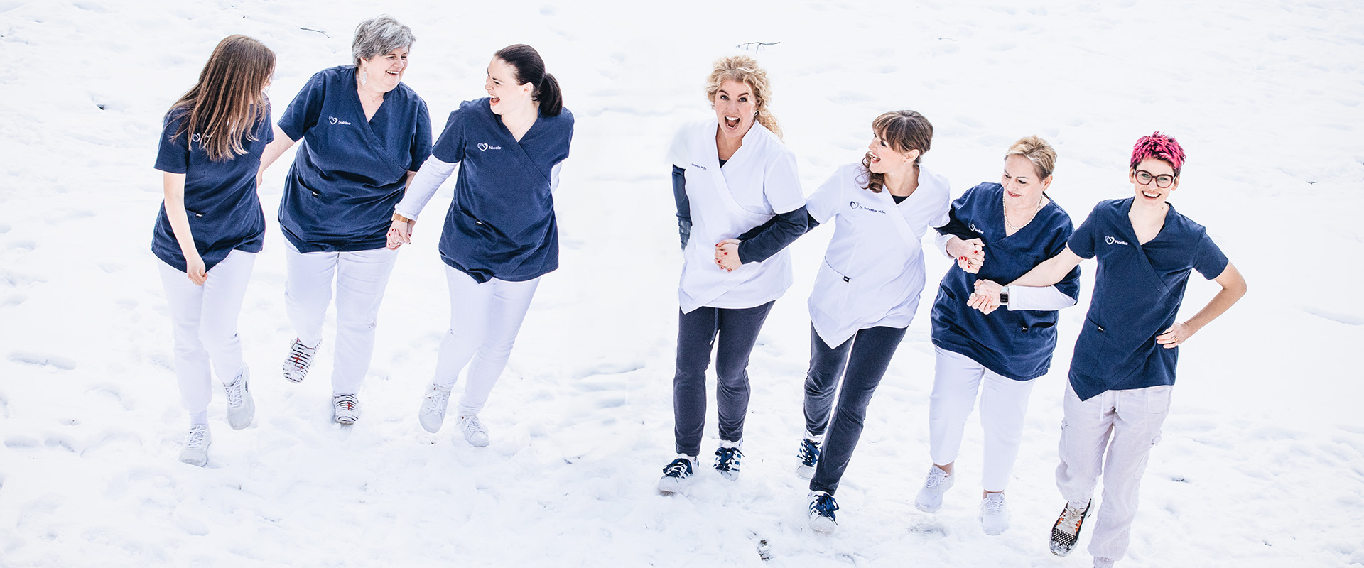 Dr. Hagelstein und ihr Team im Schnee